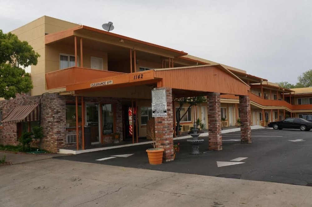 Classic Inn Red Bluff 21/24