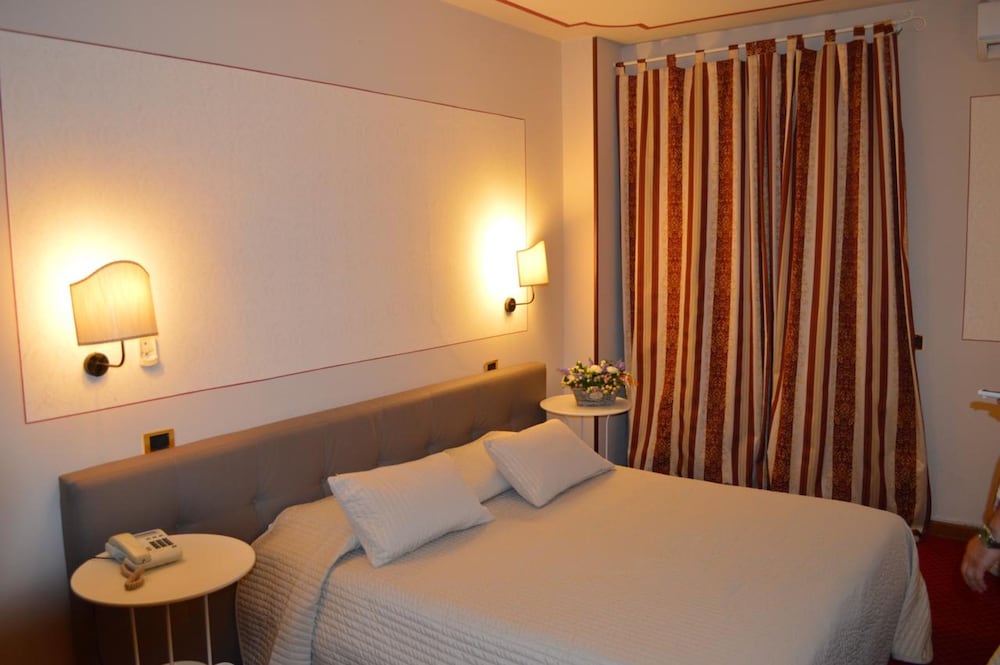 Hotel Monti 18/50