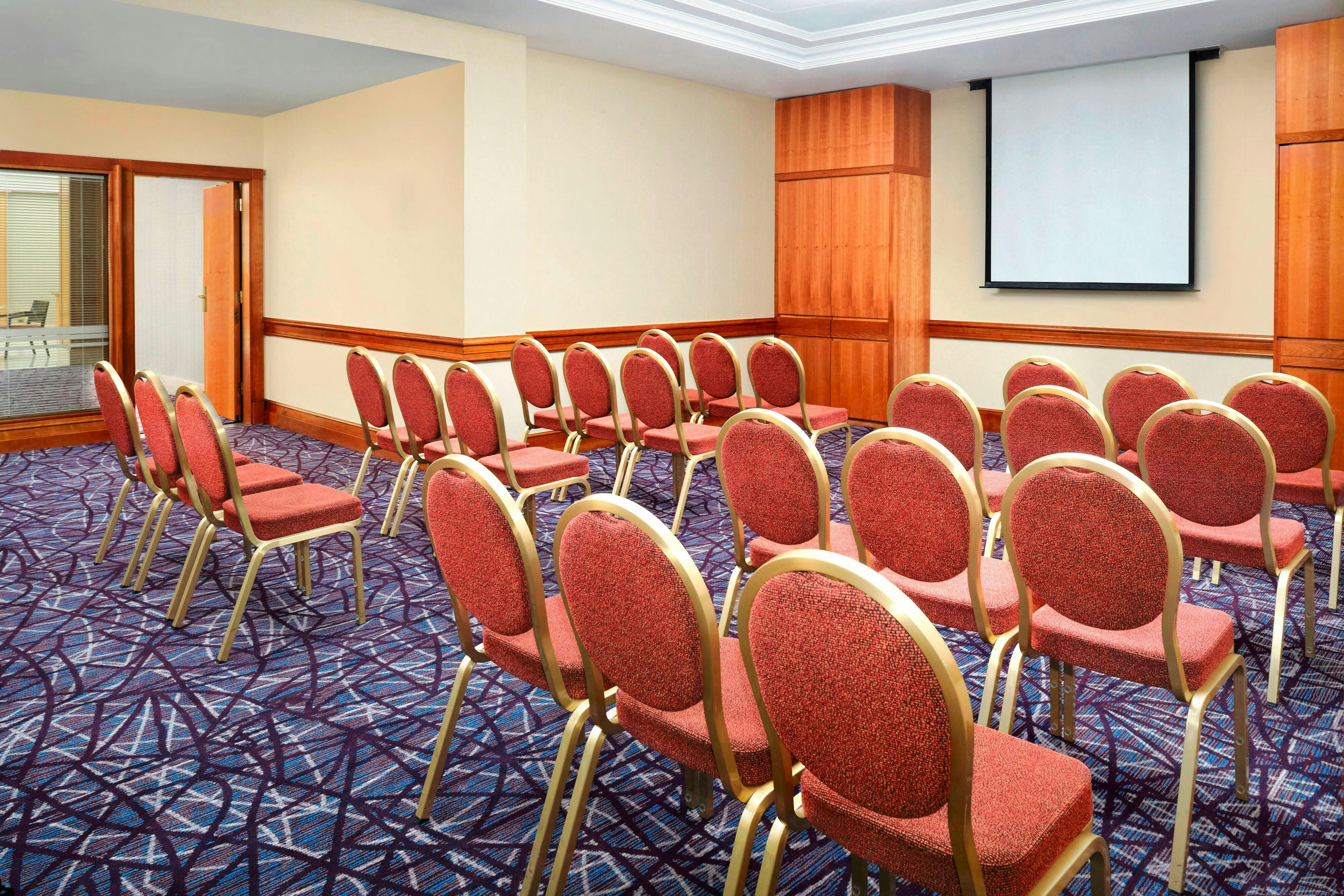 Sheraton Skyline Hotel London Heathrow 52/64