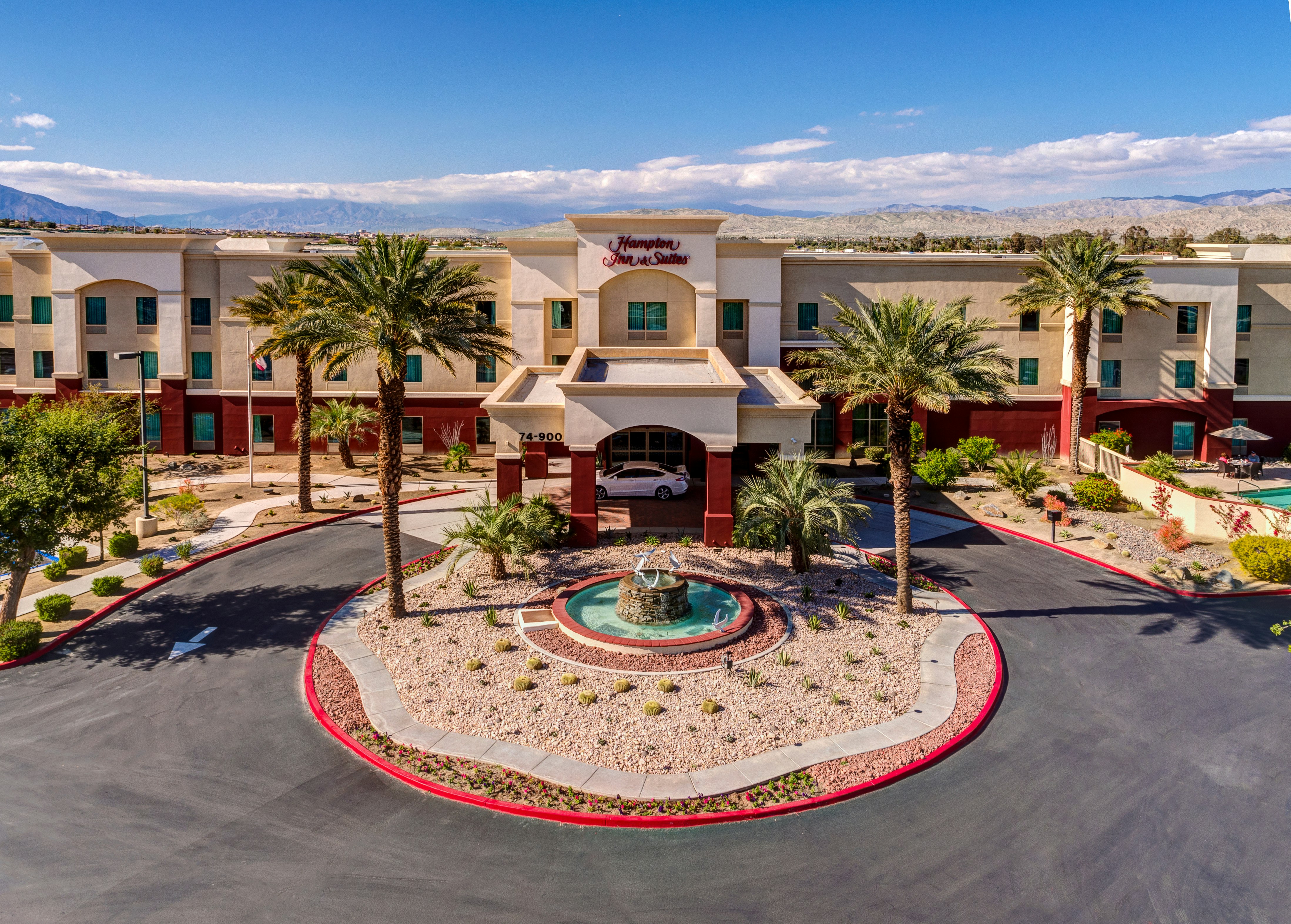 Hampton Inn & Suites Palm Desert 54/64