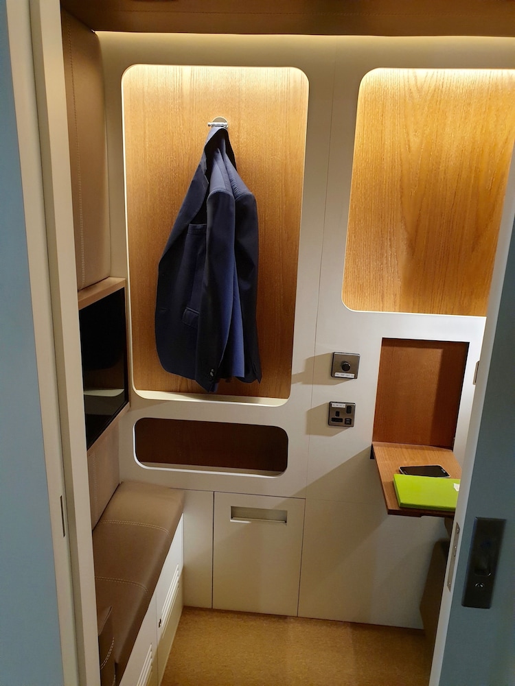 Sleep N Fly Sleep Lounge A Gates Terminal 3 Transit Only 45/50