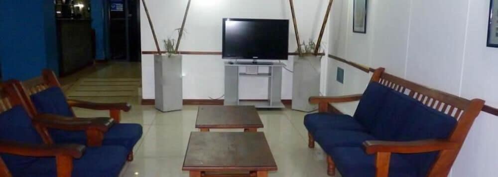 Hotel Adrazi 40/40