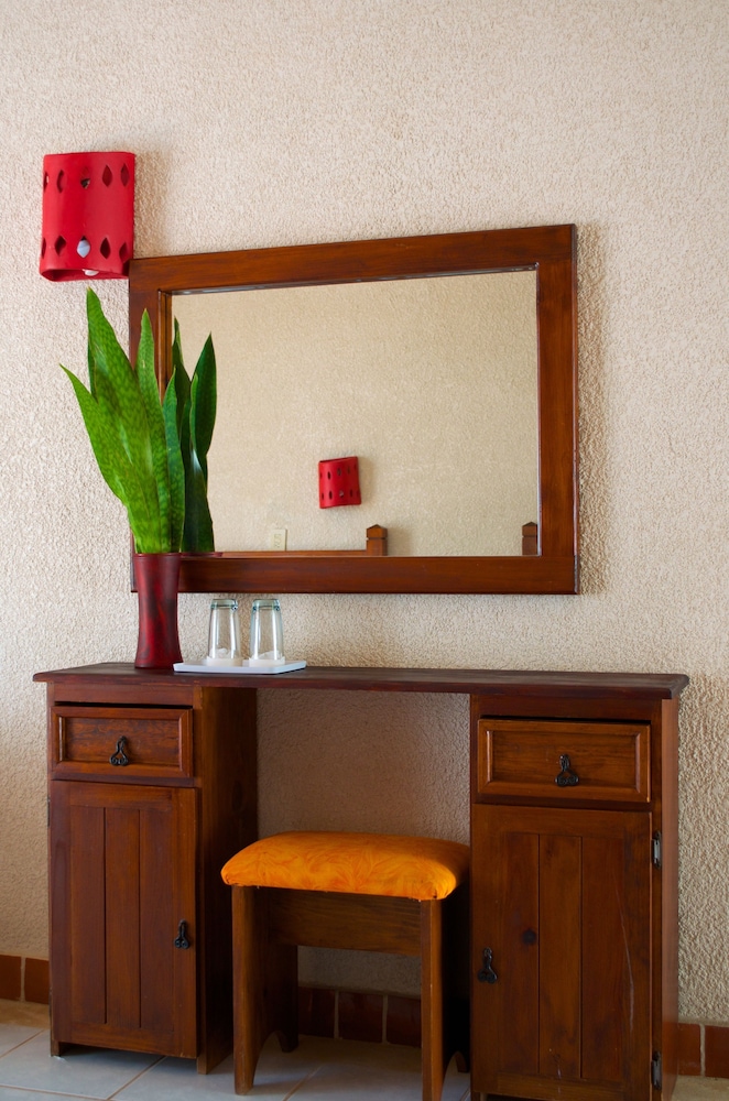 Pelicano Inn 10/67