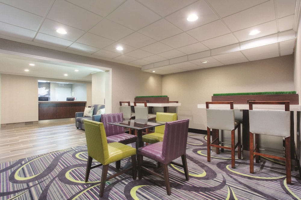 La Quinta Inn & Suites by Wyndham Atlanta Roswell 39/47