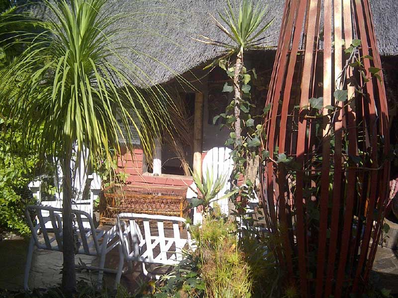 Golden Lantern Guest Lodge 13/15