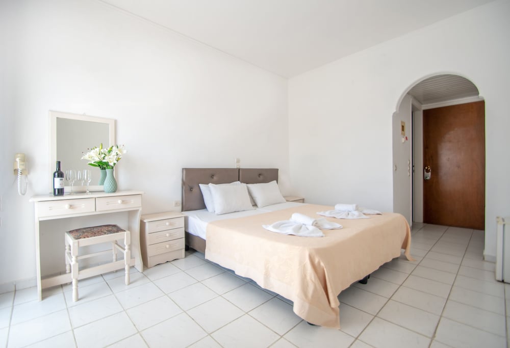 Ikaros Hotel 30/70