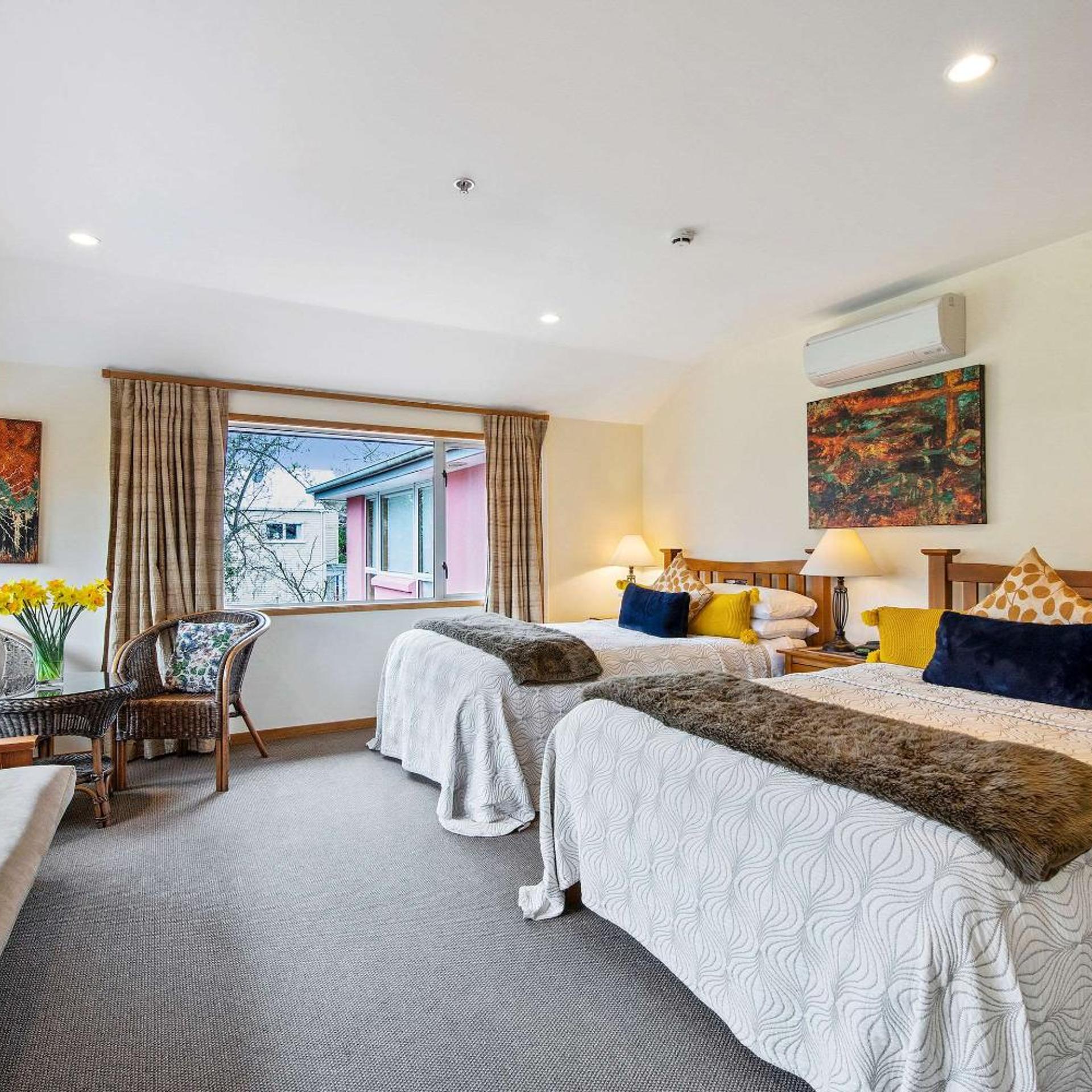 Super, Deluxe, Twin Beds