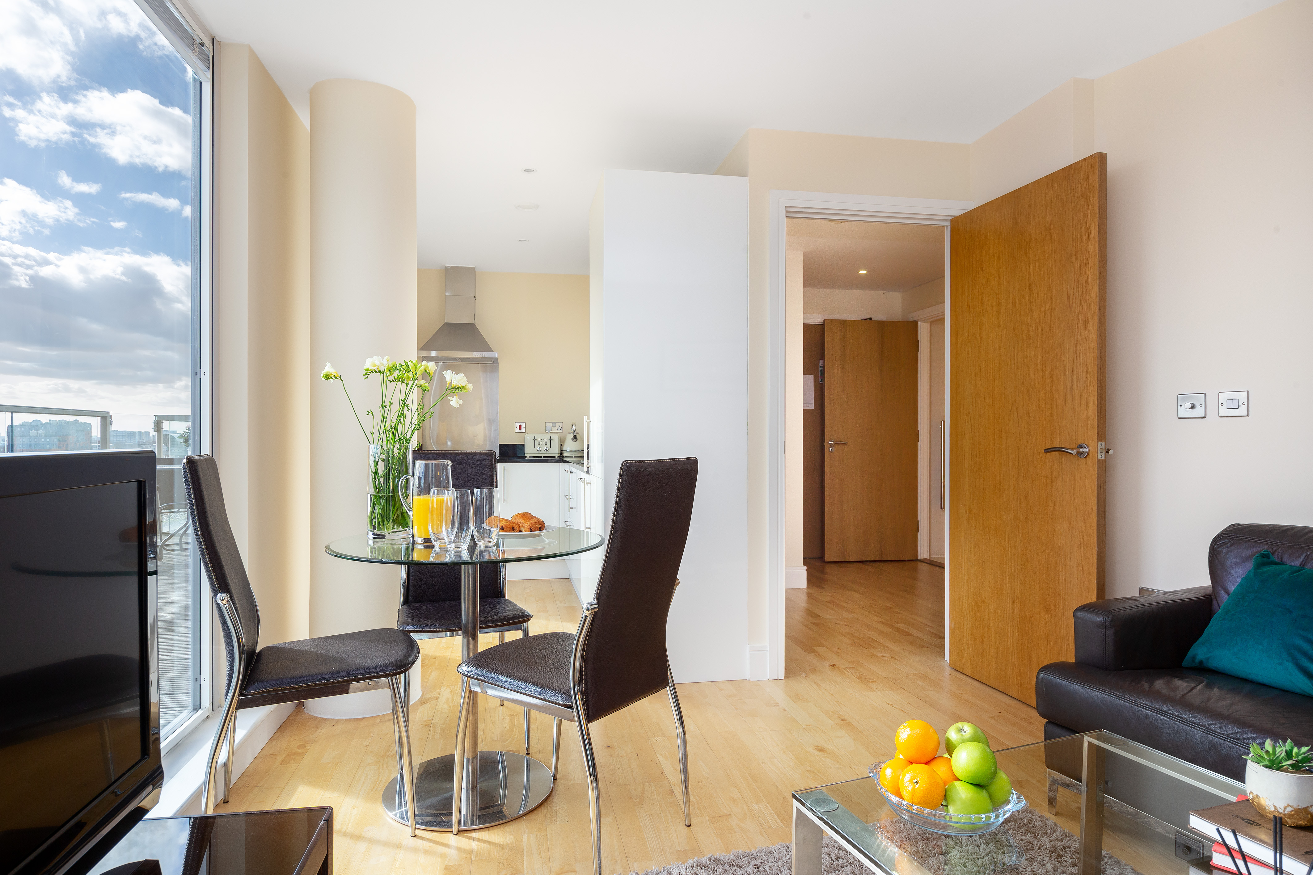 Luxurious Lanterns Court Two-Bedrooms Apartments 37/50