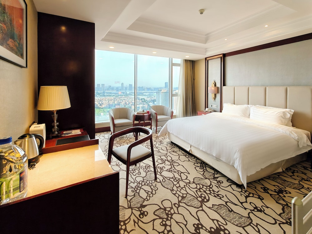 DELUXE, KING BED, RIVER VIEW