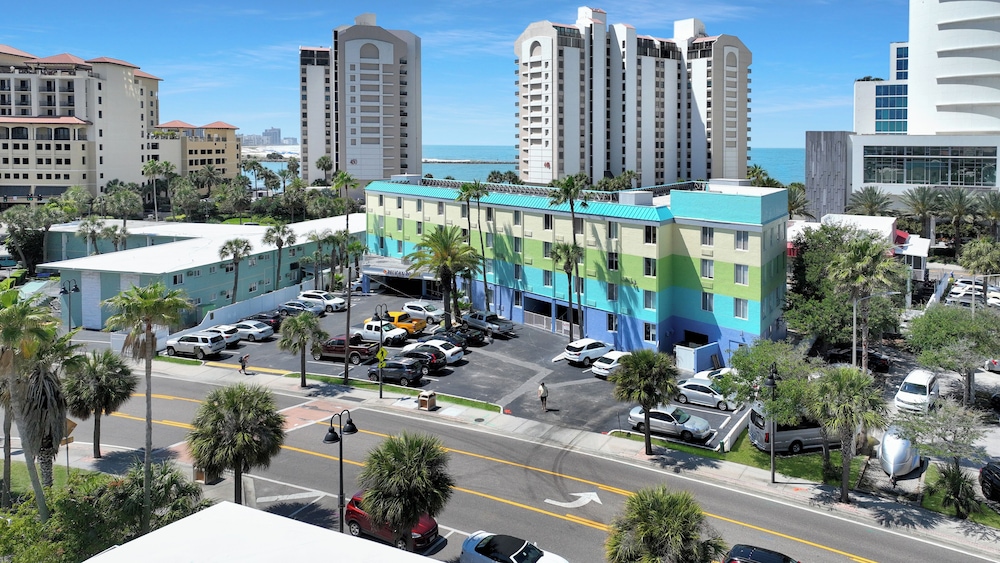 PELICAN POINTE SUITES 54/58