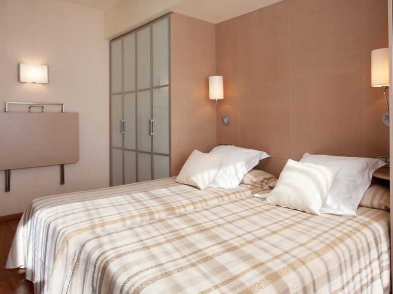 Silver Aparthotel 7/48