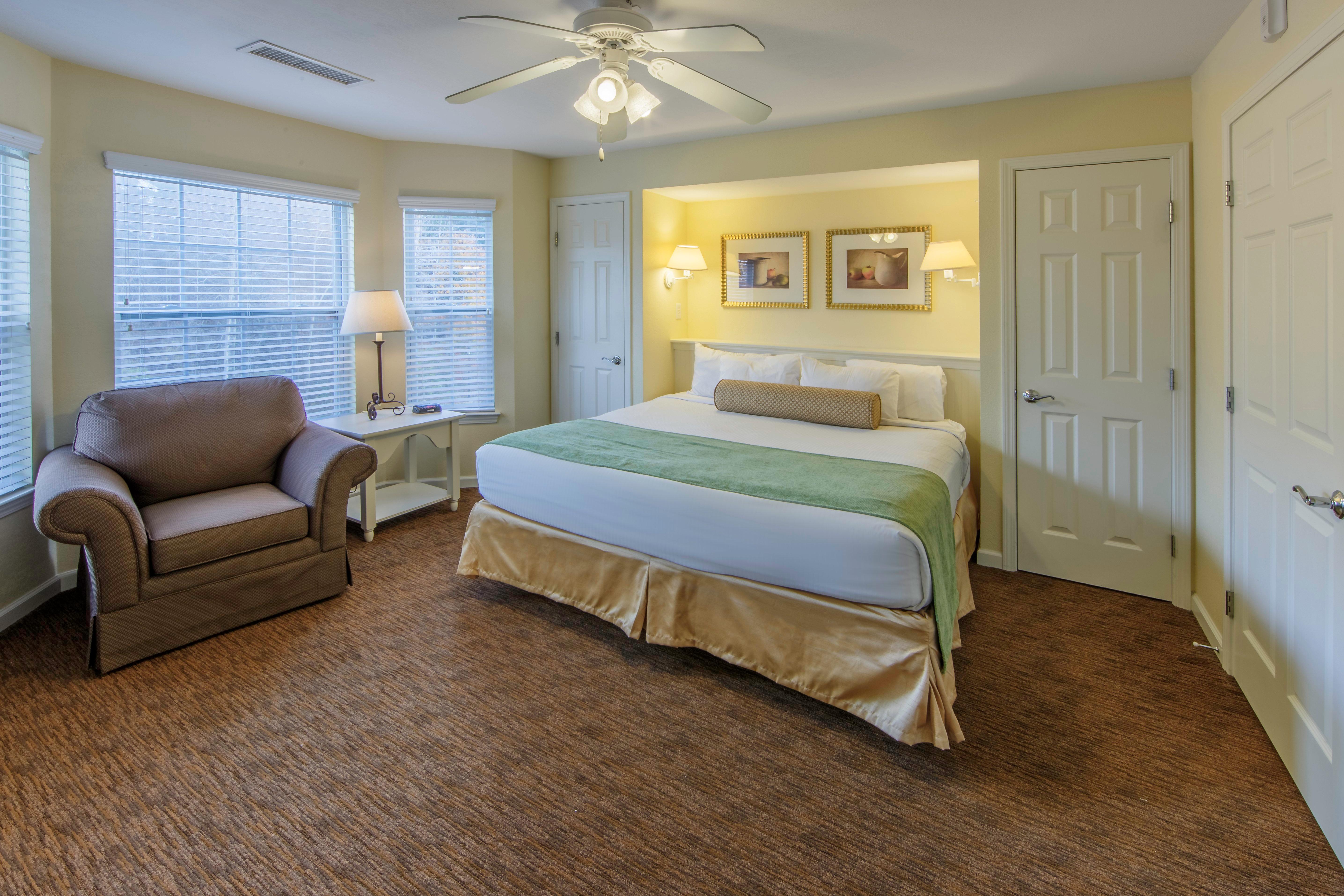 Room at Holiday Inn Club Vacations Oak n Spruce Resort Berkshires, South Lee