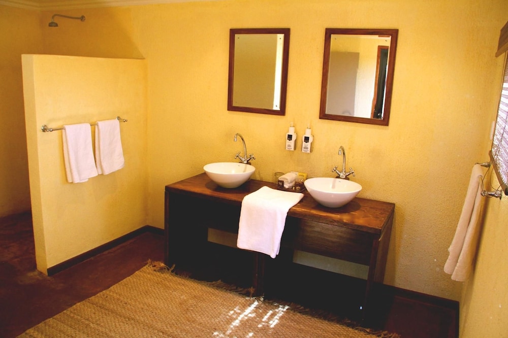 Intu Africa-Zebra Kalahari Lodge 16/52