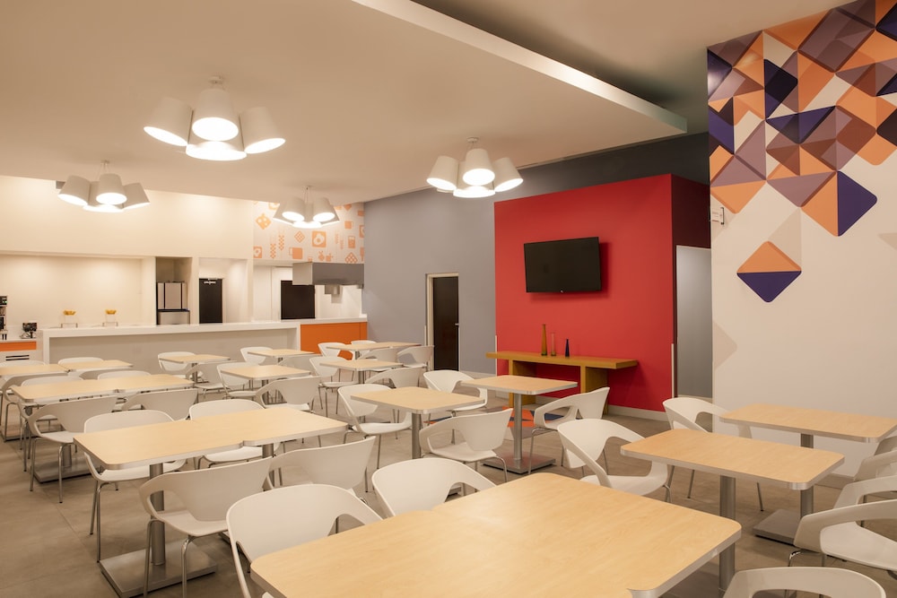Fiesta Inn Express Monterrey Centro 32/57