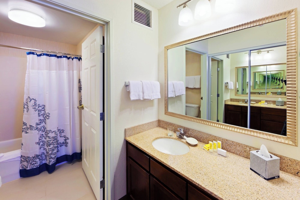 جناح بسرير كوين بغرفة نوم واحدة مع أريكة لذوي الإعاقة، Residence Inn By Marriott Boulder Longmont 3/3