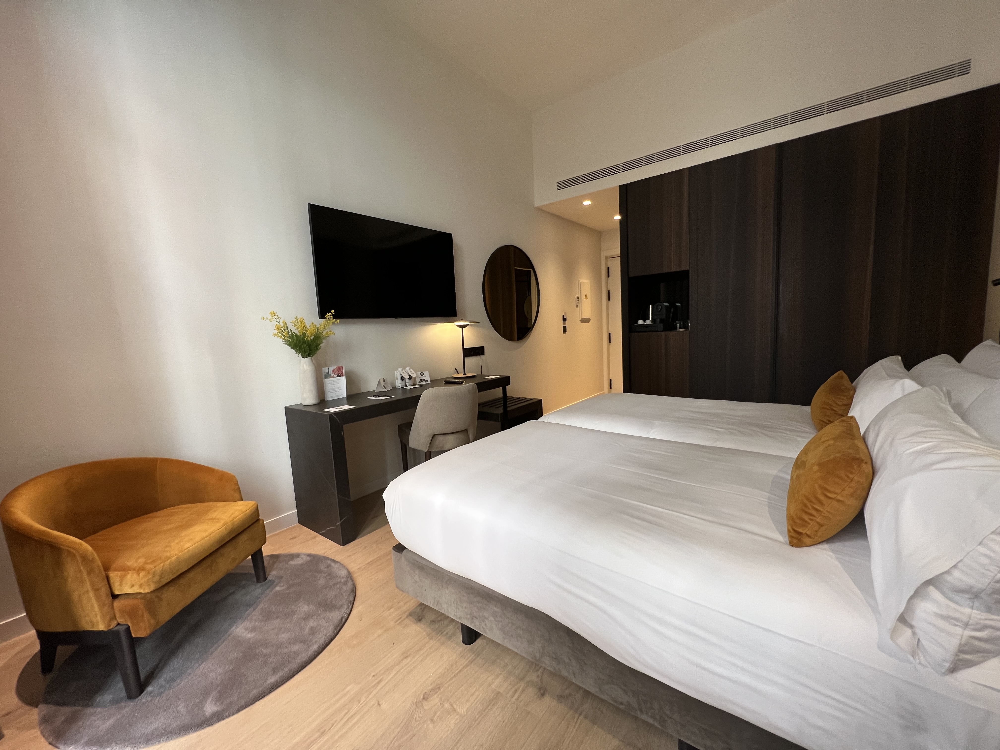 Room, Double Bed