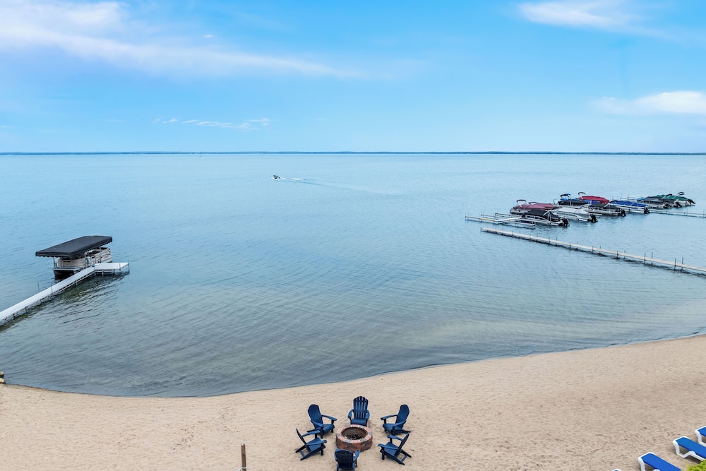 Beachfront Hotel 41/50