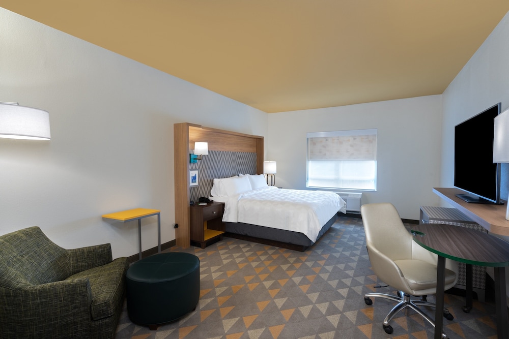 Holiday Inn Batesville 13/39