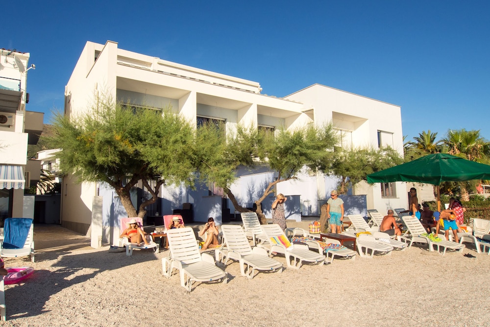 Beachfront Villa Mediteran 39/50