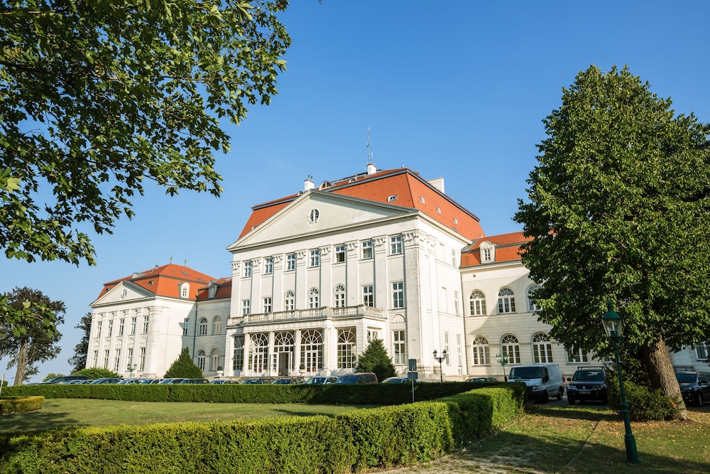 Austria Trend Hotel Schloss Wilhelminenberg in VIENNA