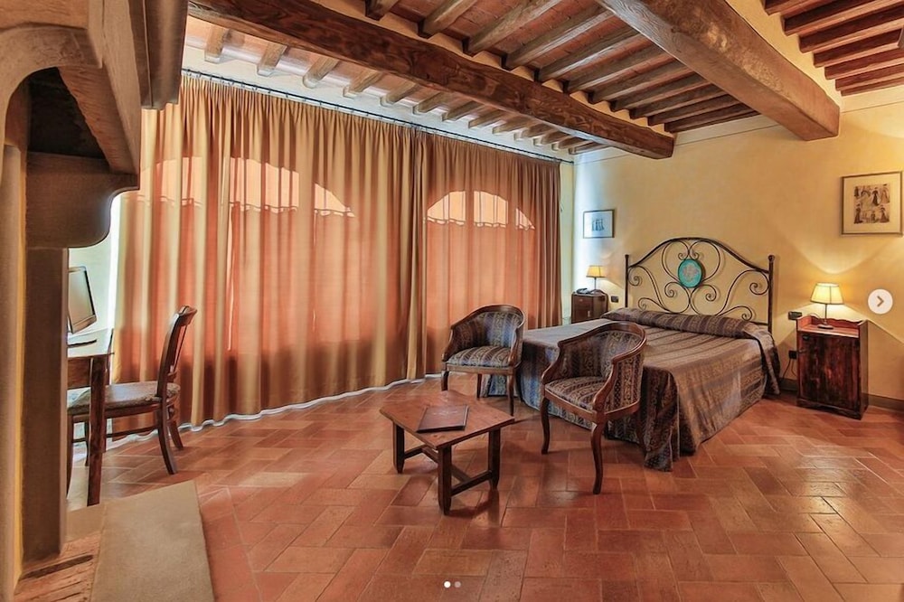 LE POZZE DI LECCHI HOTEL 13/31
