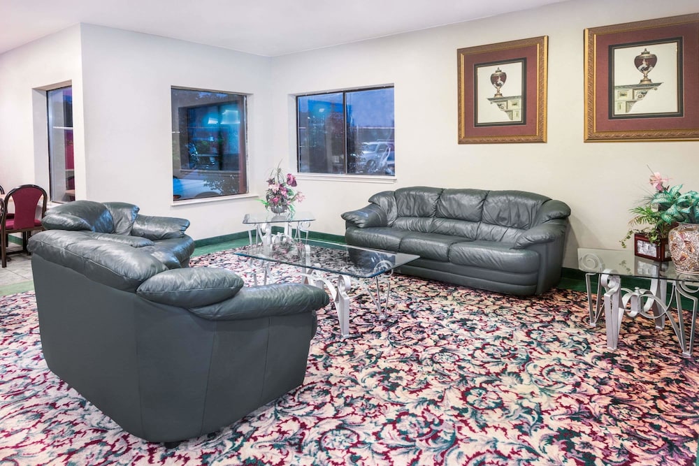Super 8 By Wyndham Pevely 23/30