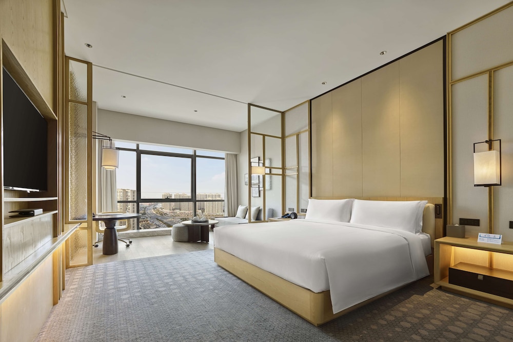 ROOM, KING BED, ACCESSIBLE