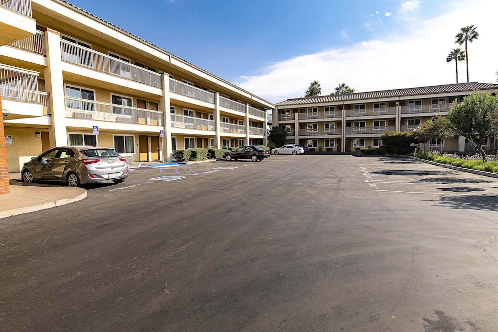 Hyland Inn near Pasadena Civic Center 5/40