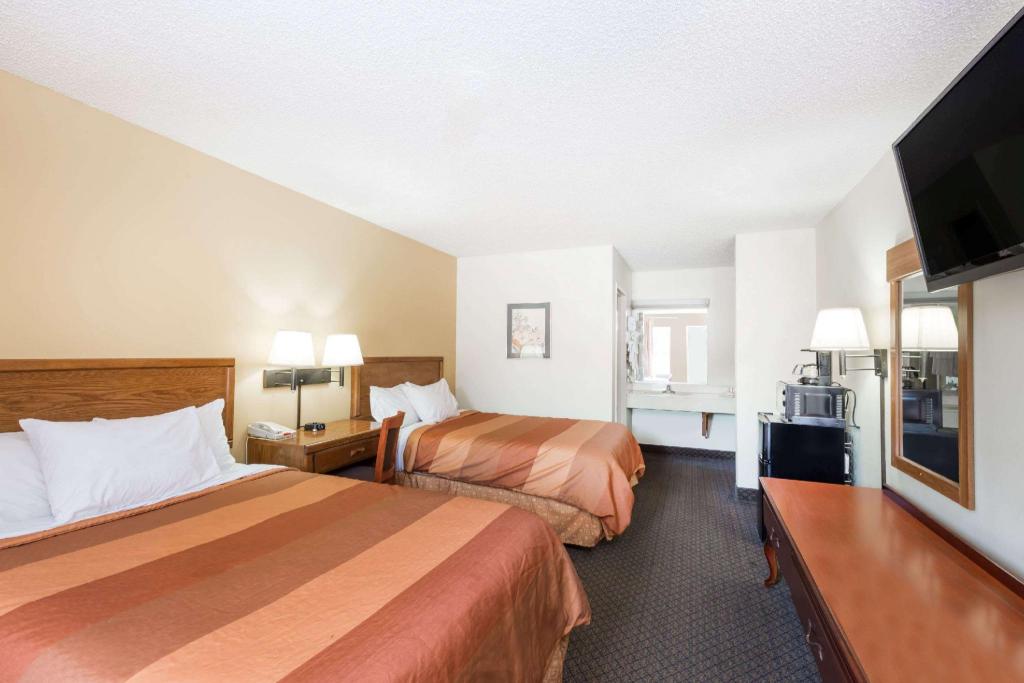 Days Inn By Wyndham Fort Payne 8/27