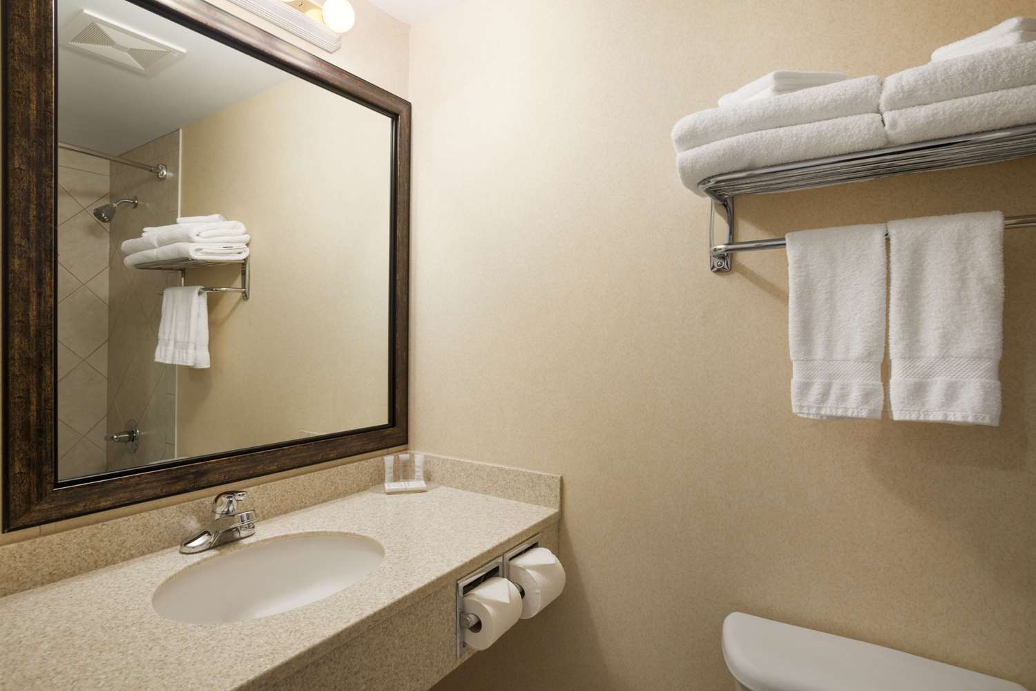Travelodge by Wyndham Strathmore 20/22