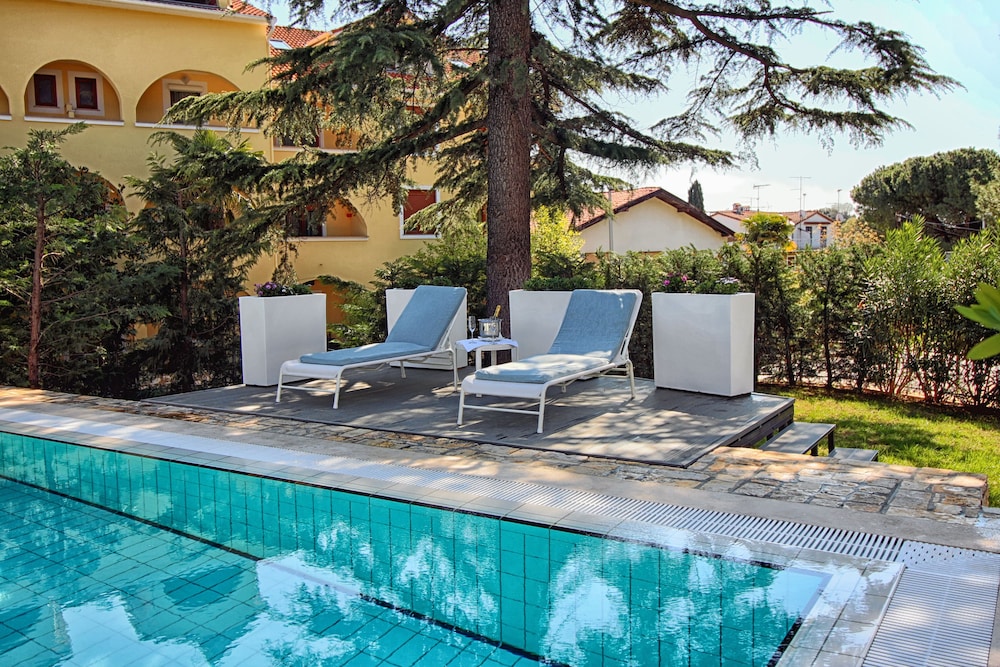 Hotel Arupinum 23/27