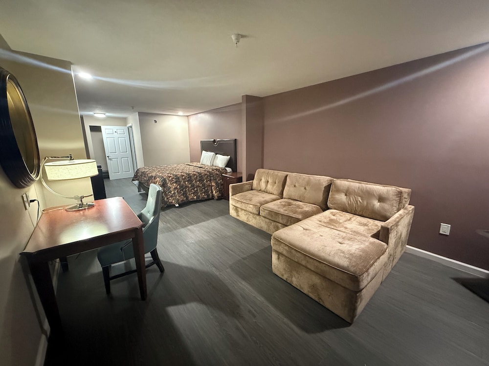 Magnolia Bay Hotel and Suites 12/19