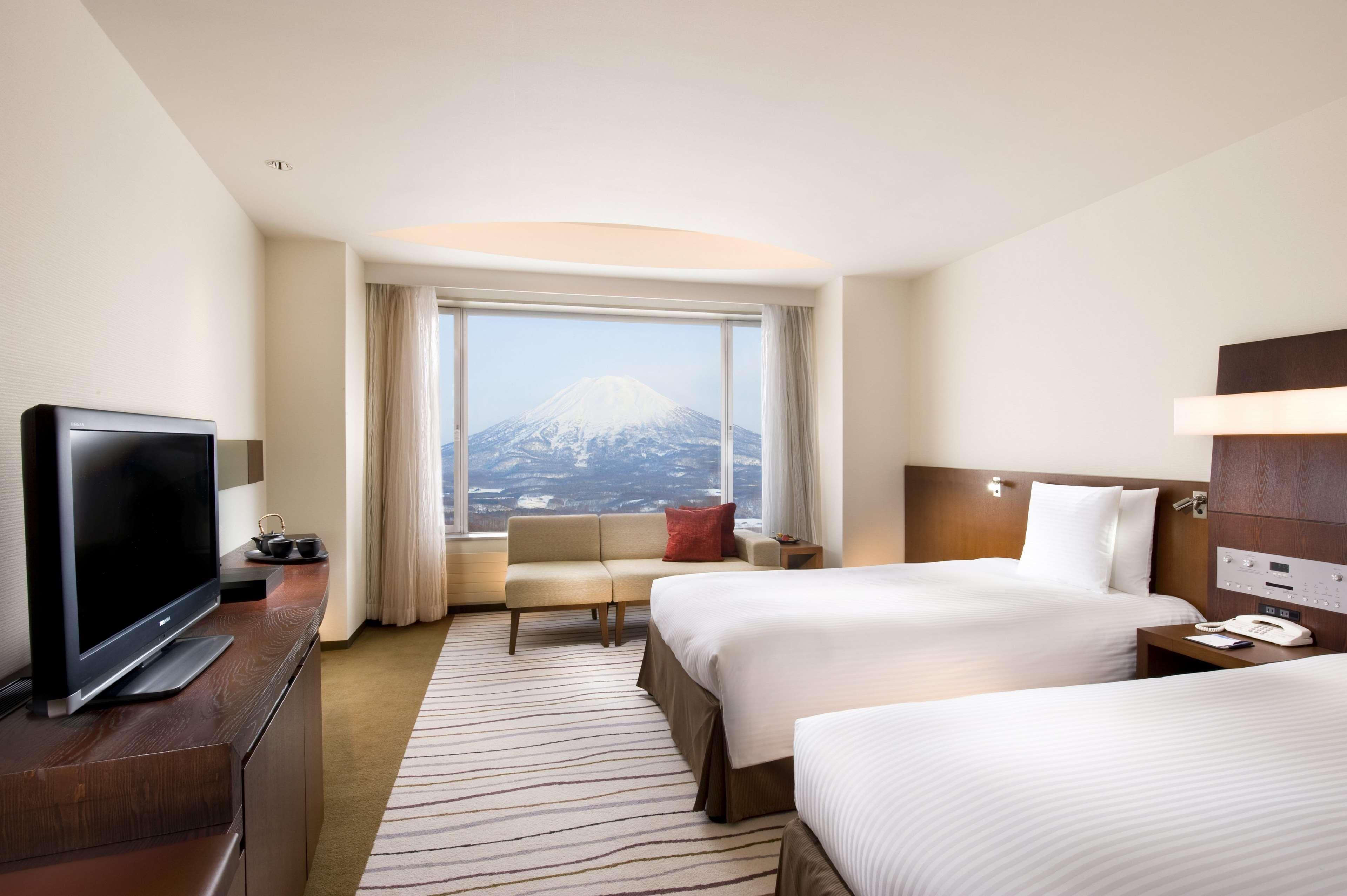 DELUXE, KING BED