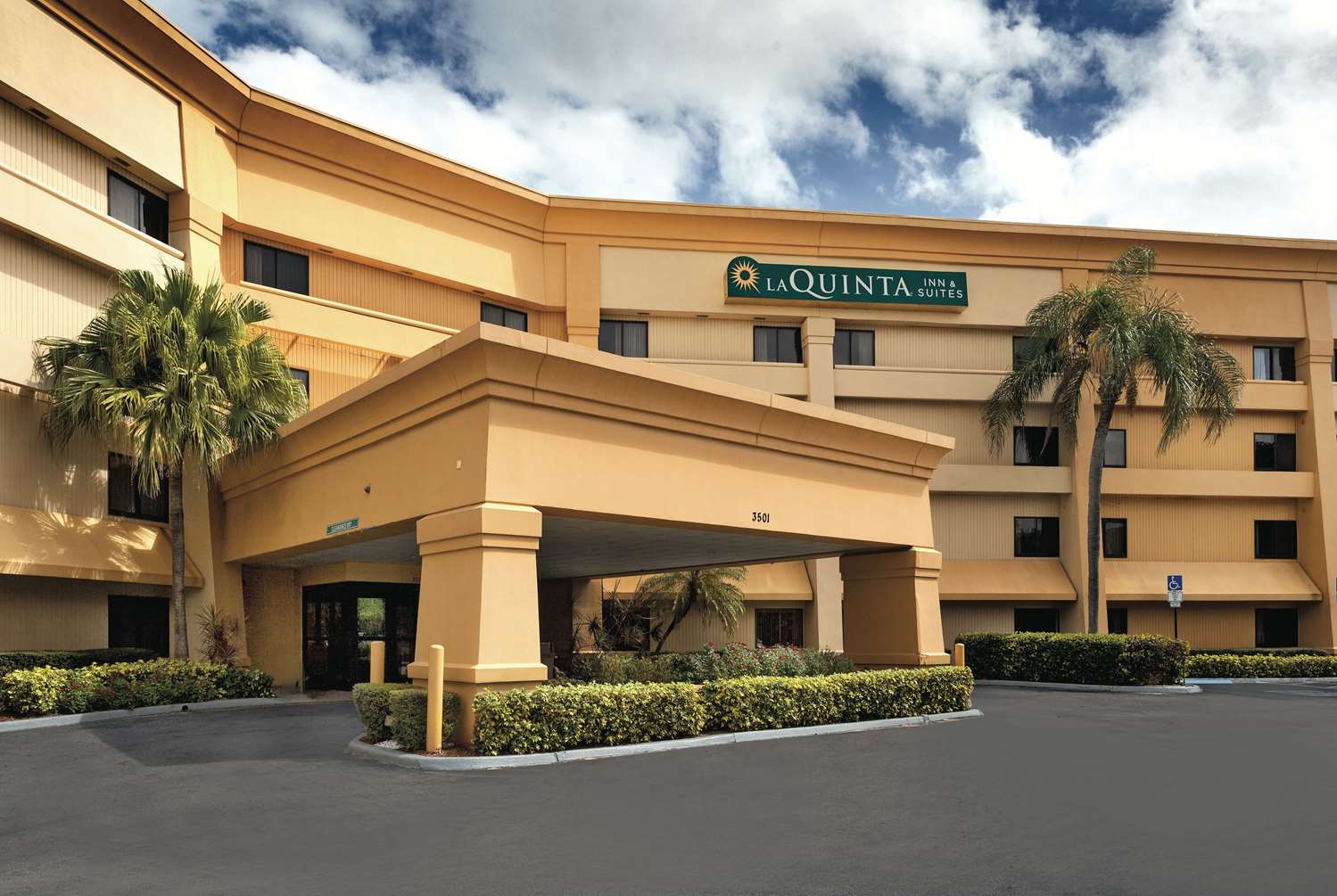 La Quinta Inn & Suites by Wyndham Miami Airport East 4/52