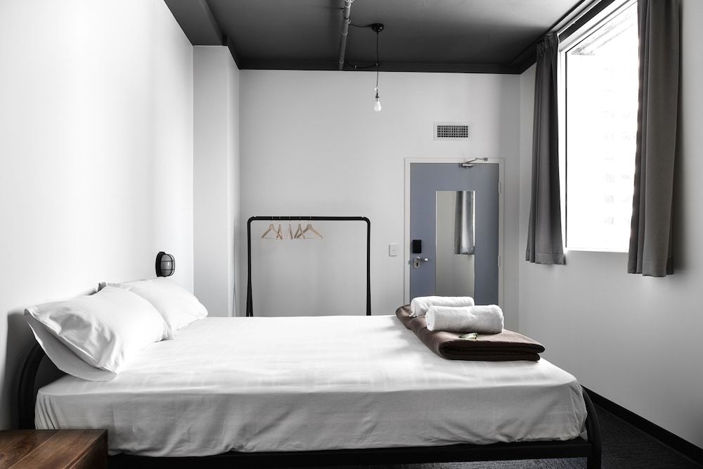 ROOM, DOUBLE BED, SHARED BATHROOM