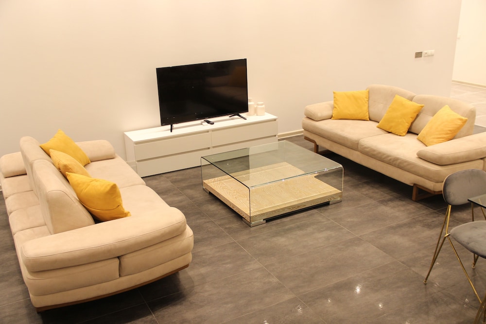 Maxela Apartments 33/50