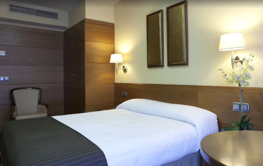 Sterling Hotel 18/34