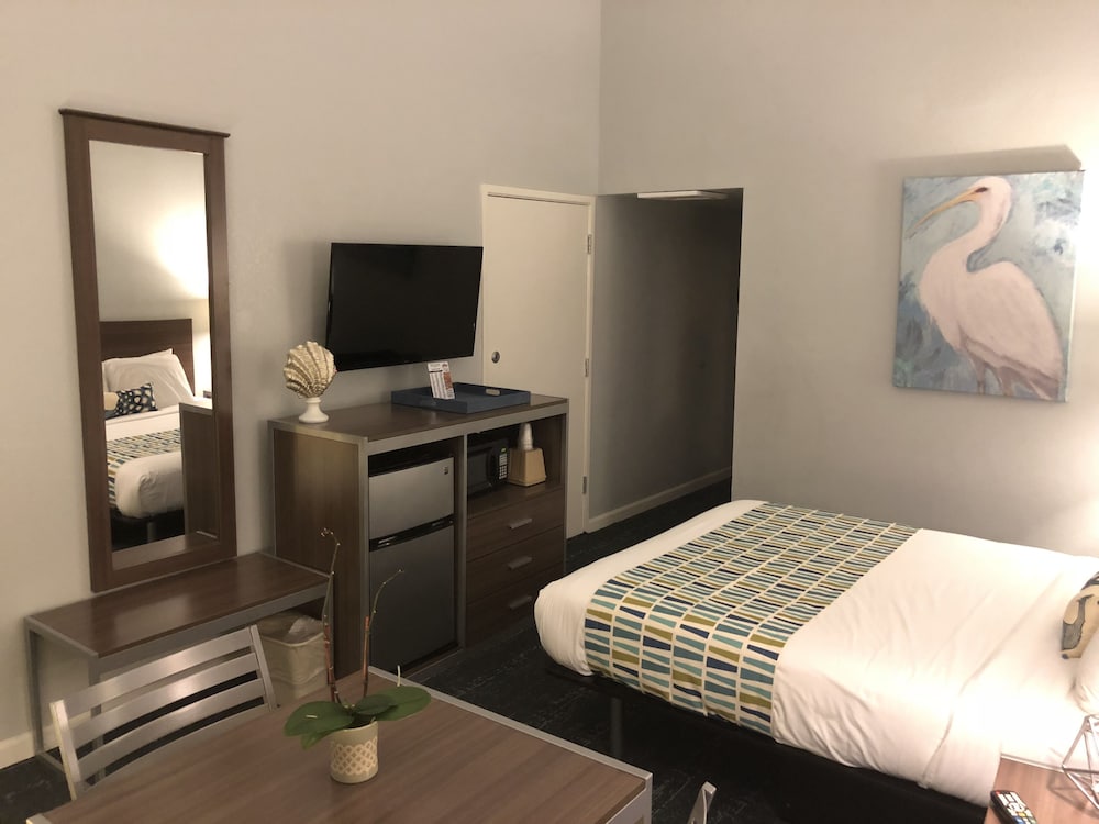 Sand Dollar Inn 18/60