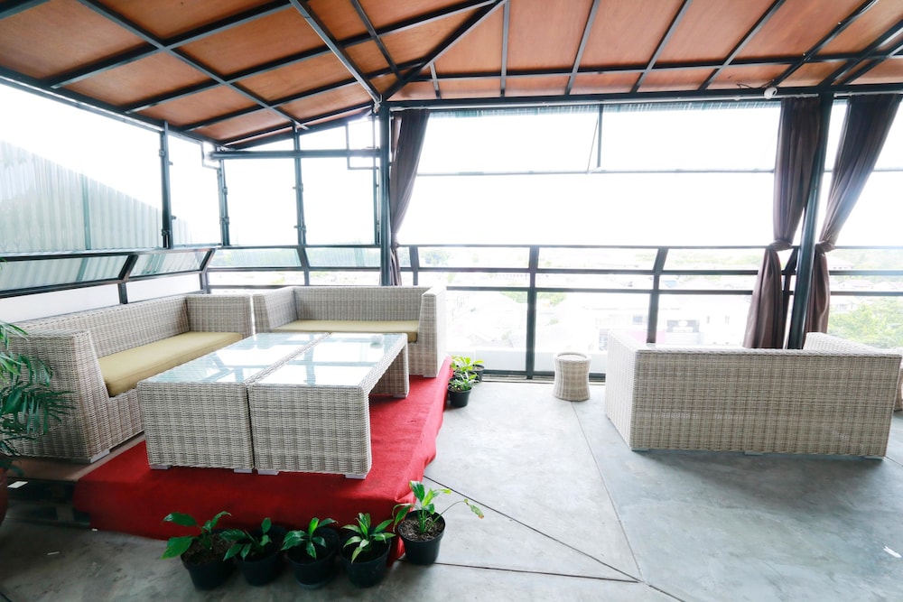 Yellow Star Hotel Gejayan 43/51