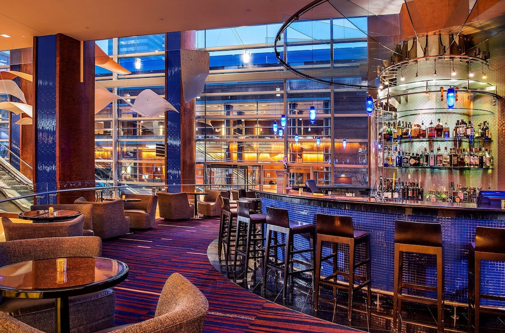 Hilton Baltimore Inner Harbor 66/84