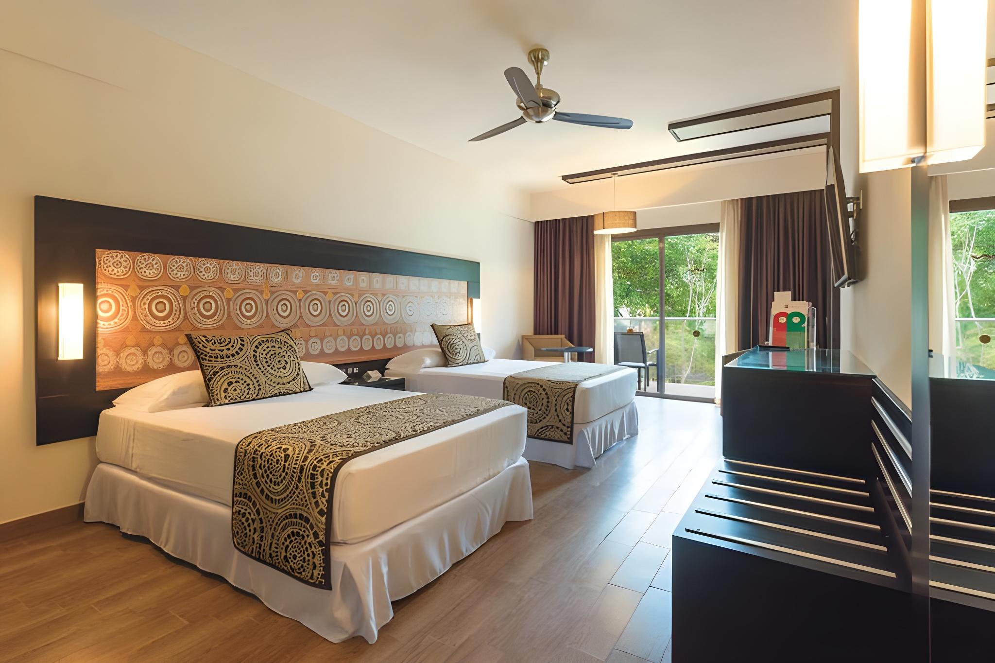Junior Suite, King Bed, Lateral Side Sea View
