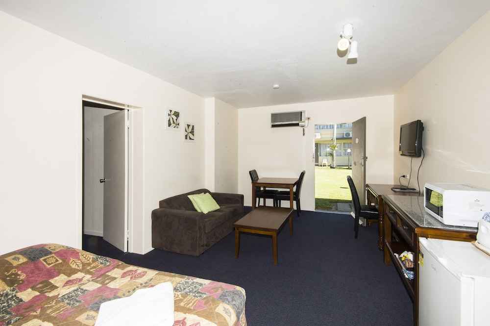 Mid City Motor Inn 43/64