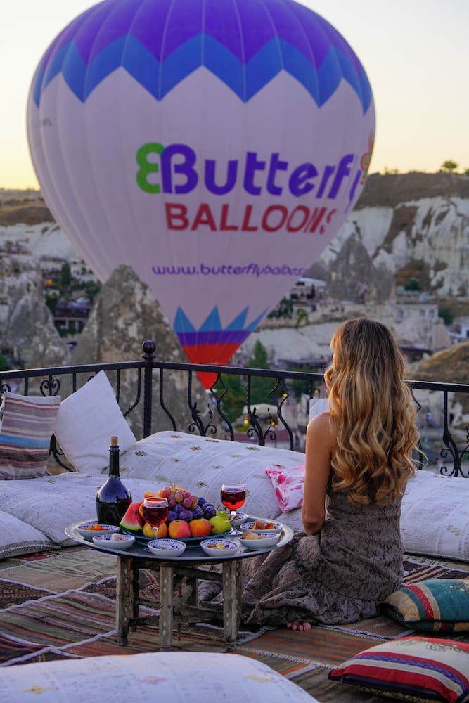 Tulip Cave Suites 40/48