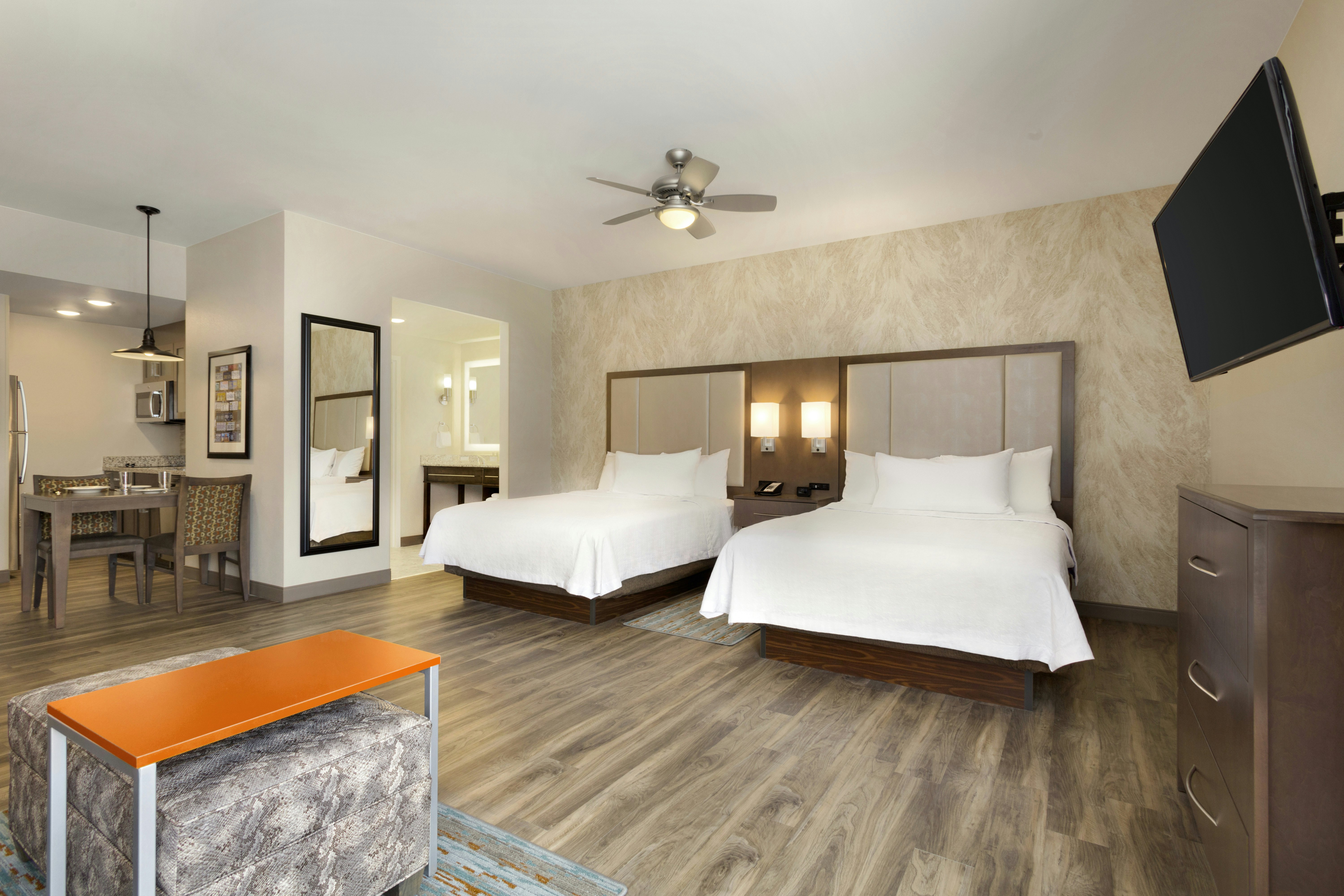 STUDIO, 2 QUEEN BEDS