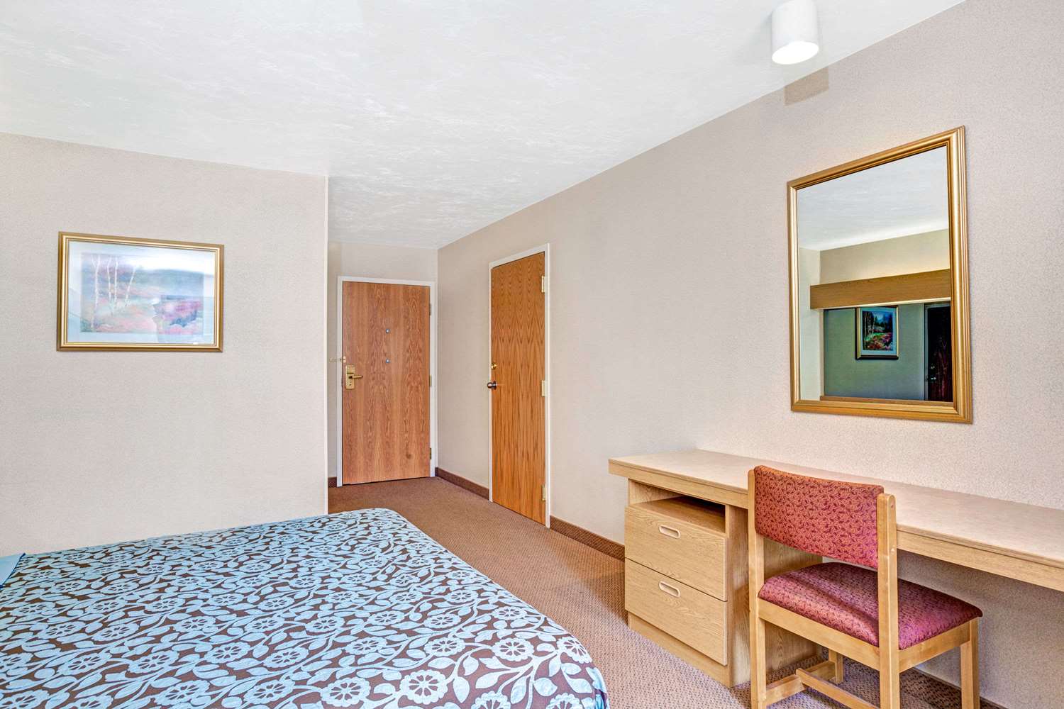 Sturbridge Hotel 13/18