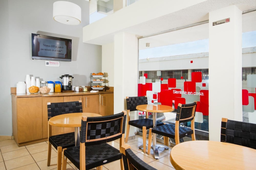 Hotel Mateos 1215 35/42