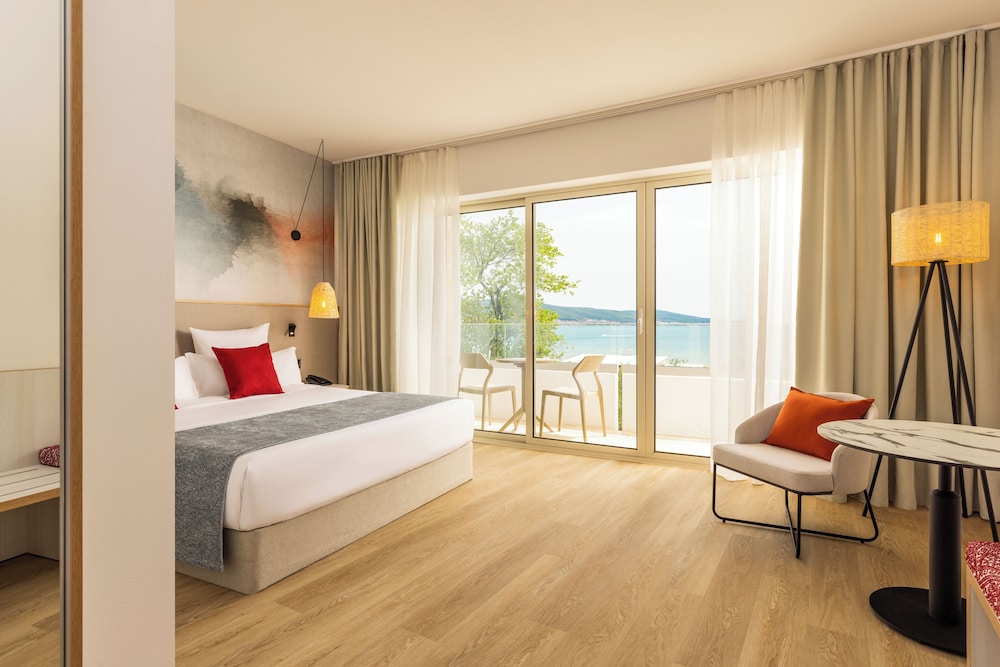 SUPERIOR, DOUBLE BED, SEA VIEW, BALCONY