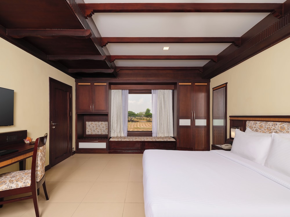Sterling Lake Palace Alleppey. 25/58
