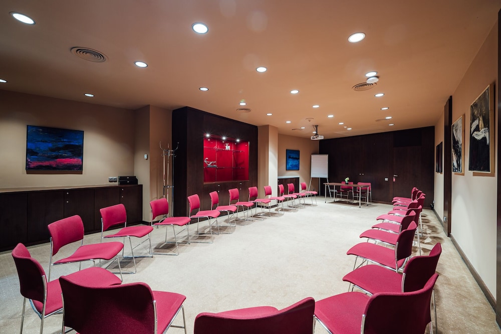 PeakTure Hotel Bucharest 65/68