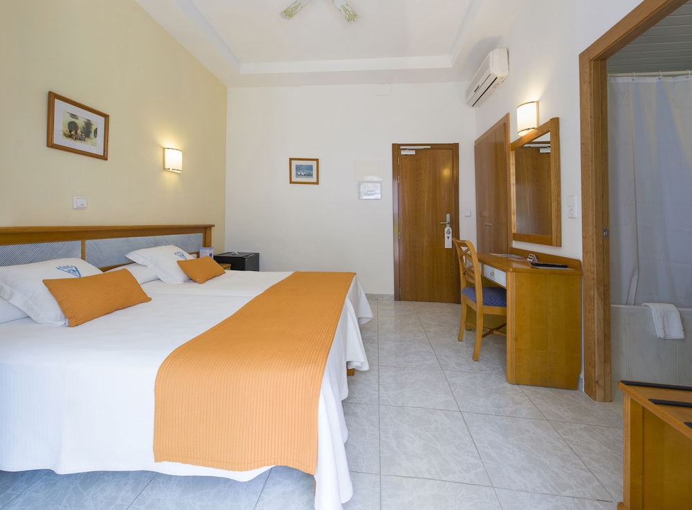 ROOM, DOUBLE OR TWIN BED, GARDEN VIEW, BALCONY